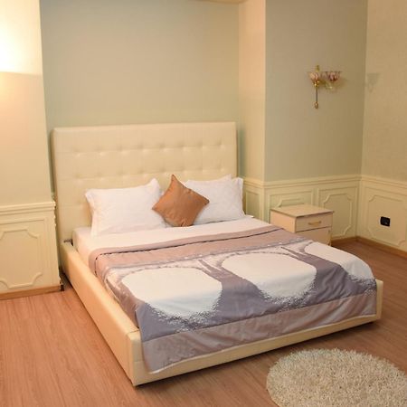 Hotel Eagle Тирана Екстериор снимка