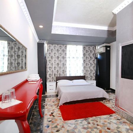 Hotel Eagle Тирана Екстериор снимка