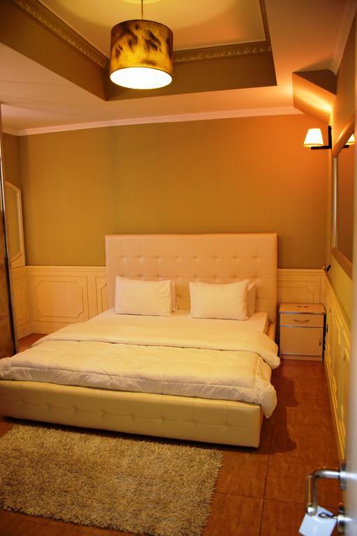 Hotel Eagle Тирана Екстериор снимка