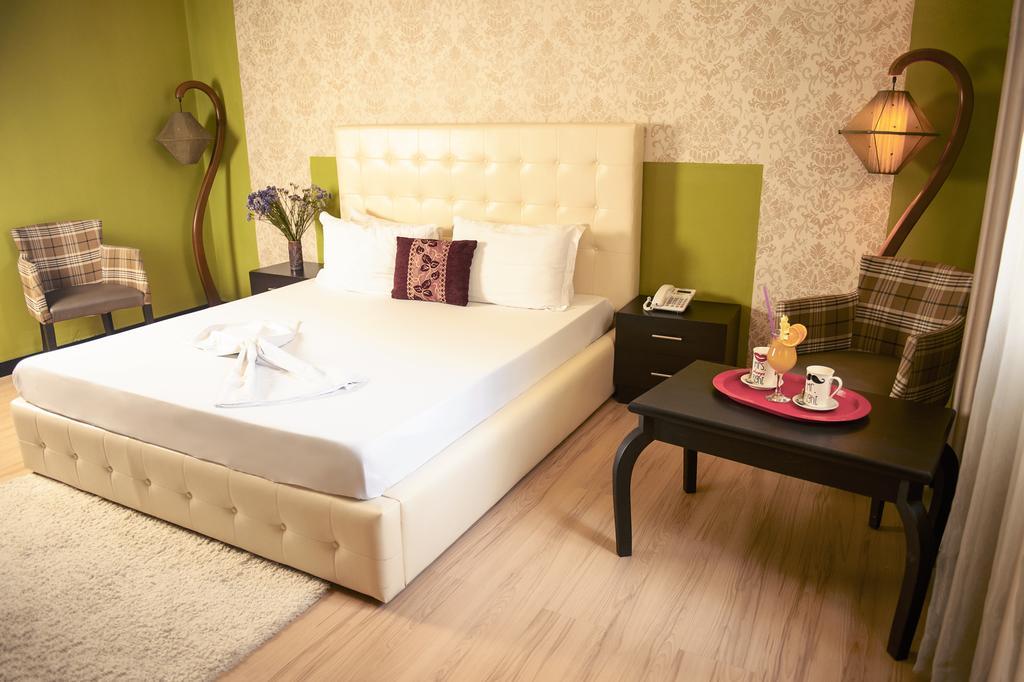 Hotel Eagle Тирана Екстериор снимка