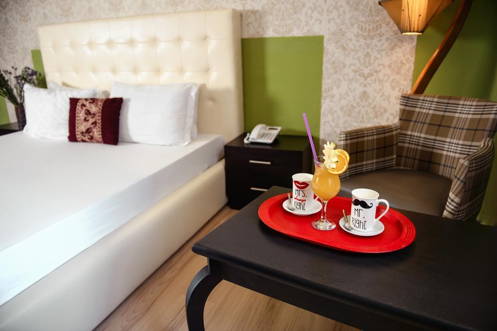 Hotel Eagle Тирана Екстериор снимка