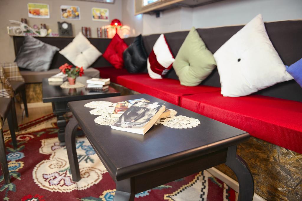 Hotel Eagle Тирана Екстериор снимка