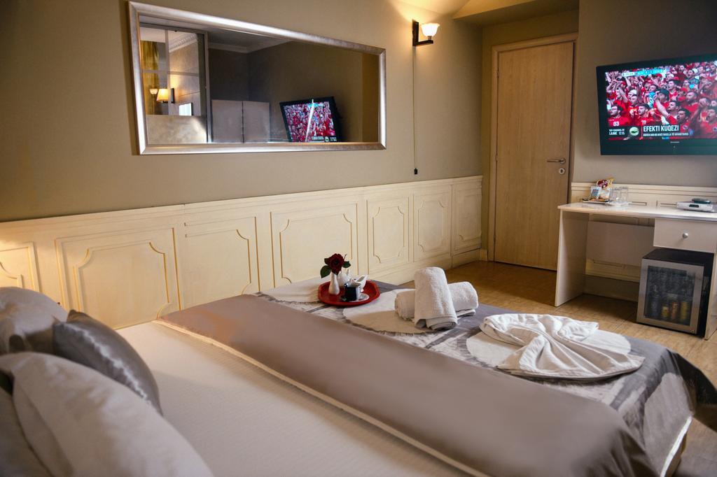 Hotel Eagle Тирана Екстериор снимка