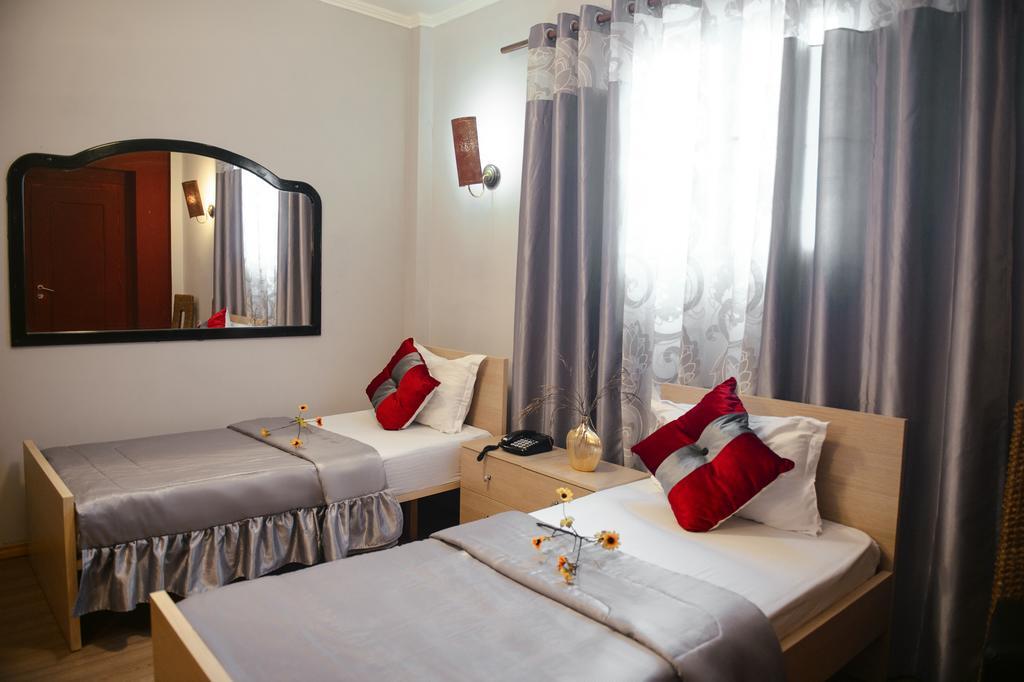 Hotel Eagle Тирана Екстериор снимка