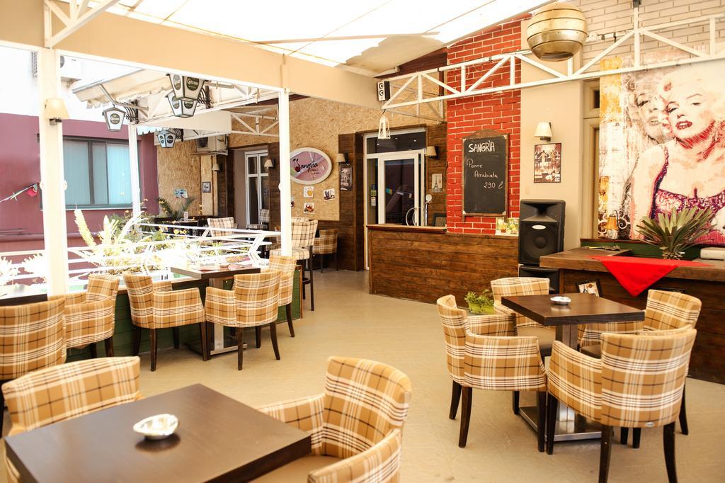 Hotel Eagle Тирана Екстериор снимка