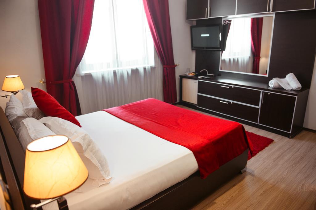 Hotel Eagle Тирана Екстериор снимка