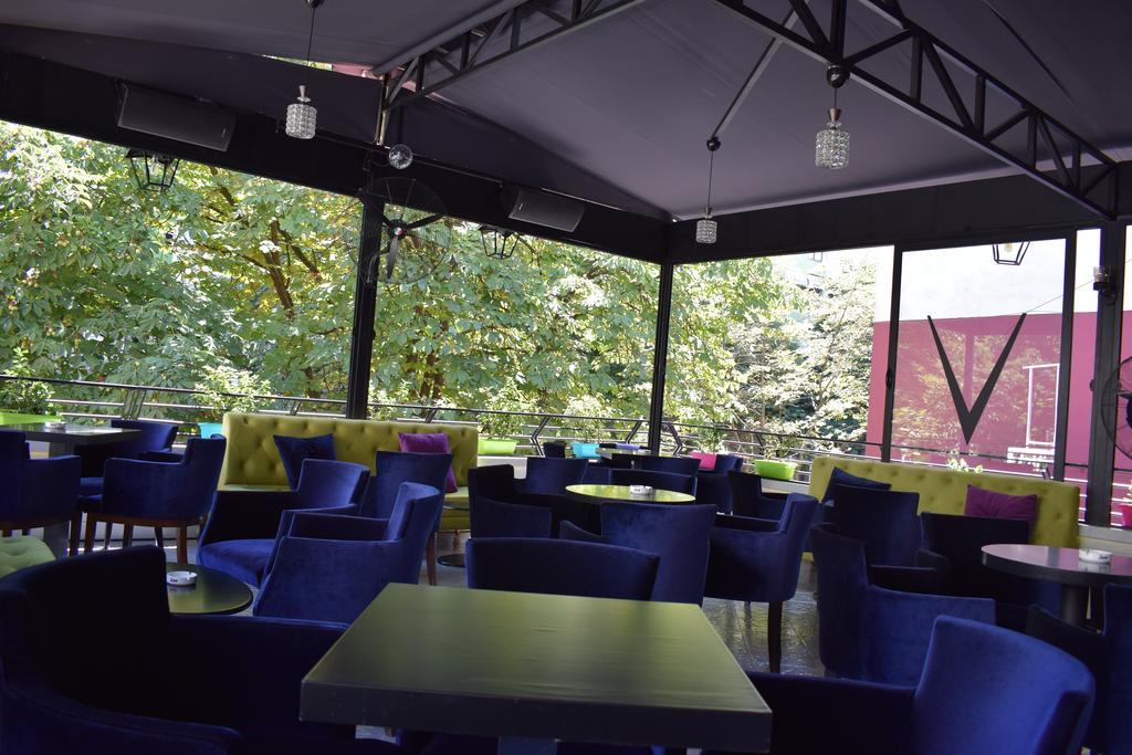 Hotel Eagle Тирана Екстериор снимка