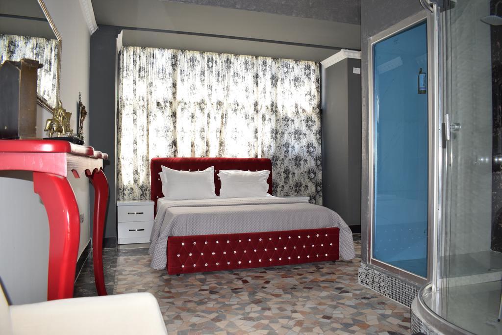 Hotel Eagle Тирана Екстериор снимка
