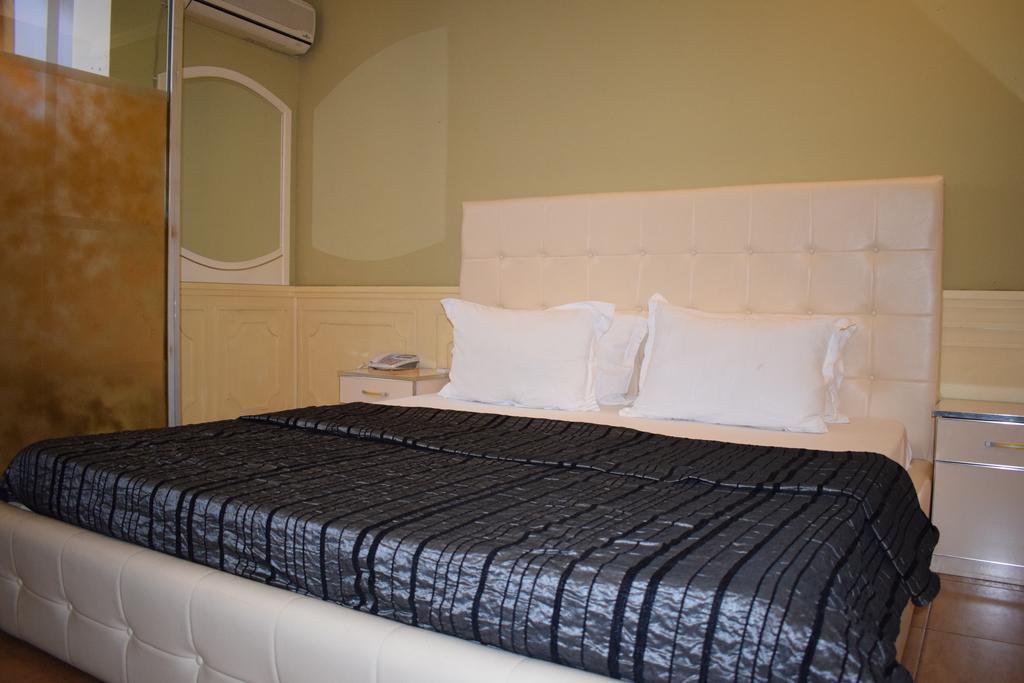 Hotel Eagle Тирана Екстериор снимка
