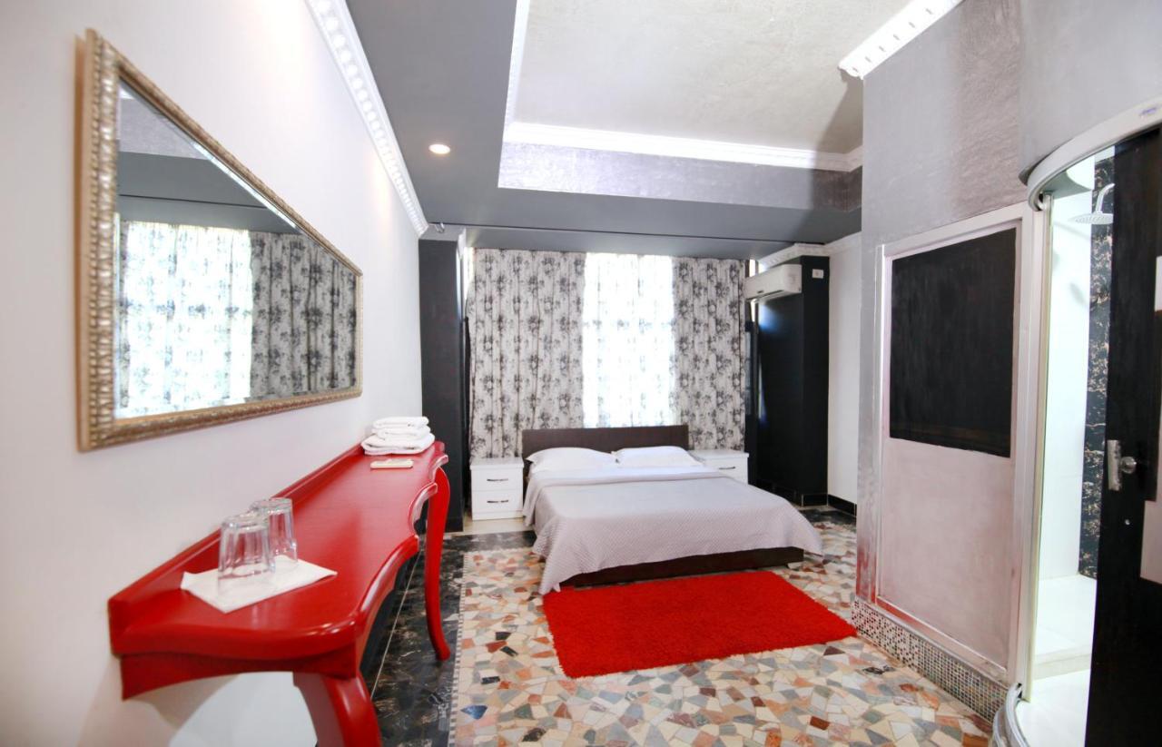Hotel Eagle Тирана Екстериор снимка