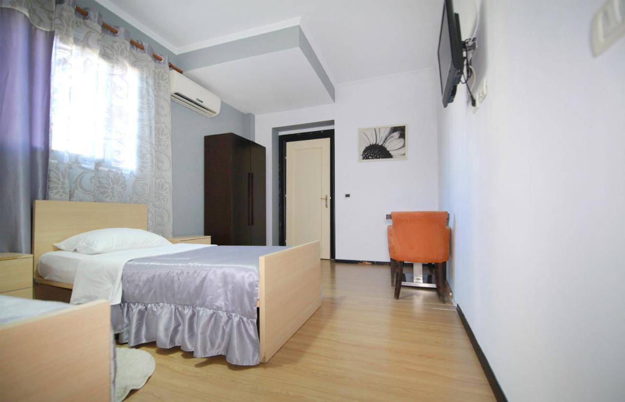 Hotel Eagle Тирана Екстериор снимка
