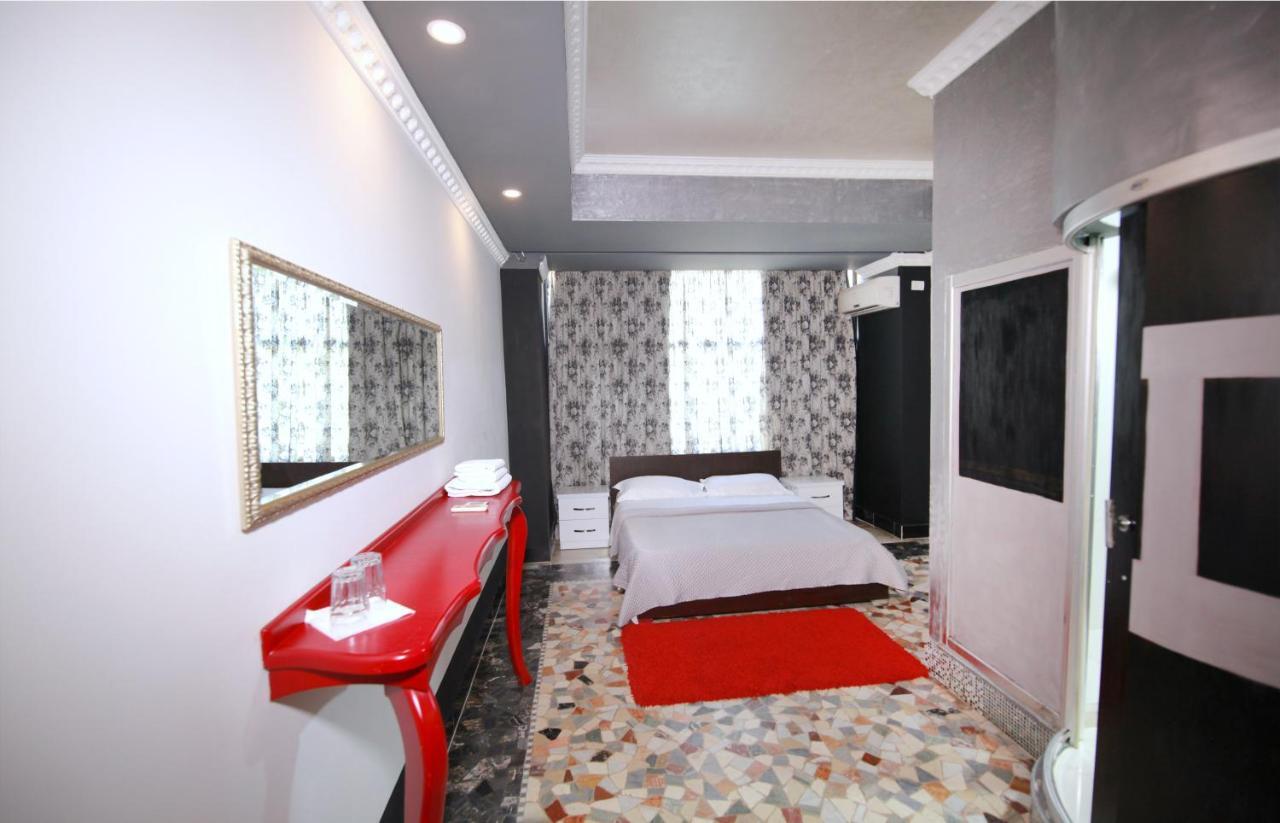 Hotel Eagle Тирана Екстериор снимка
